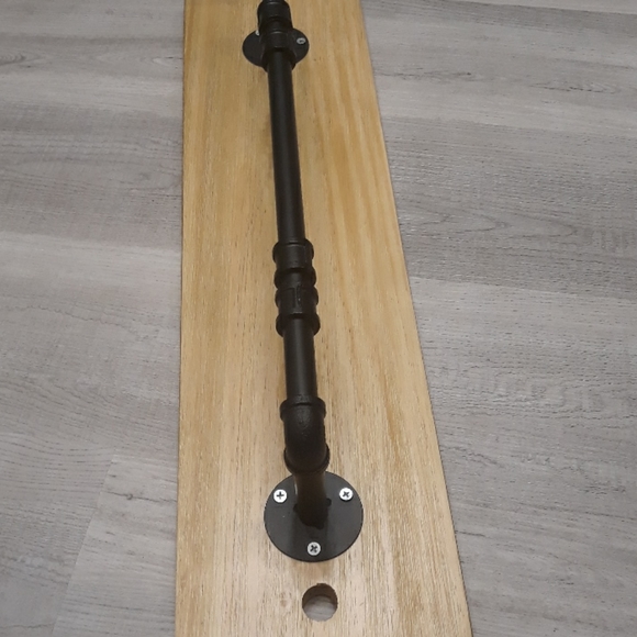 Steampunk Pipe Towel Holder Wood Farmhouse Home Garage Decor Metal Man Cave RARE - Picture 3 of 7